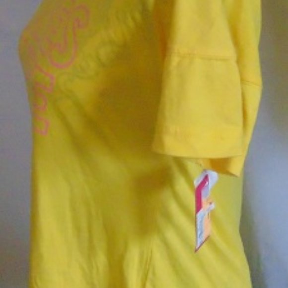 "Babes Unite" Graphic T-Shirt - Picture 4 of 5